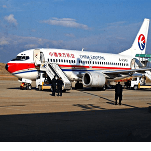 青岛胶东空运公司航空快运业稳步发展的原因是什么？